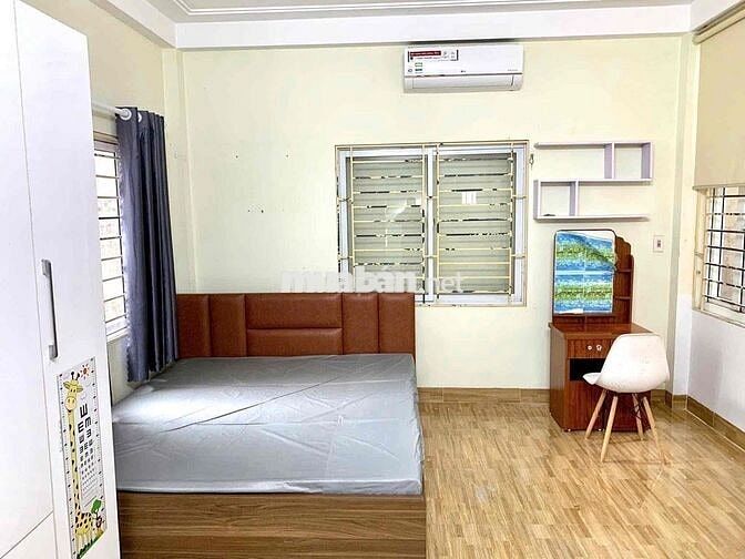 Nhà 5 tâng phố Yên Phúc. 10m ô tô. ngõ thông tứ tung