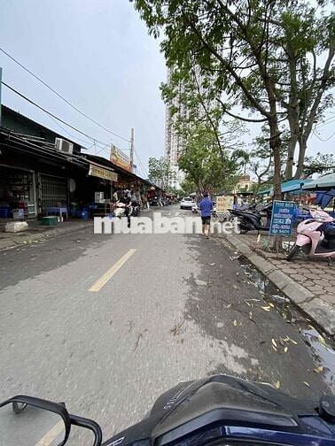 Nhà 5 tâng phố Yên Phúc. 10m ô tô. ngõ thông tứ tung