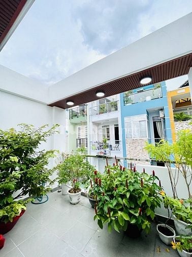 BÁN NHÀ ĐẸP ĐƯỜNG NGUYỄN TRỌNG TUYỂN QUẬN PHÚ NHUẬN 