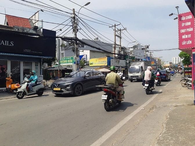 Bán nhà mặt tiền Đỗ Xuân Hợp tiện kinh doanh buôn bán đa nghành nghề.