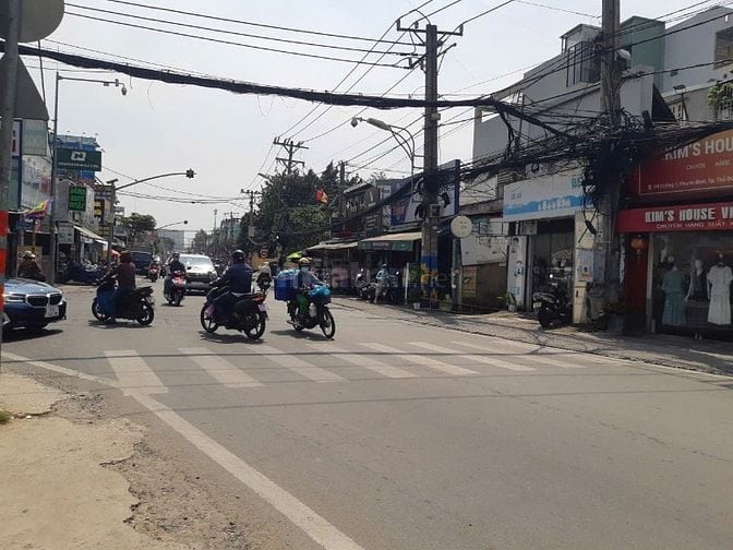 Bán nhà mặt tiền Đỗ Xuân Hợp tiện kinh doanh buôn bán đa nghành nghề.