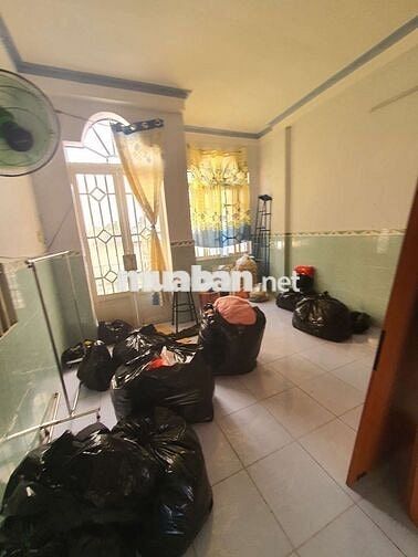 Nhà Hẻm Cụt 4x12 1lầu 2p ngủ 2 tolet Mới Sạch Sẽ