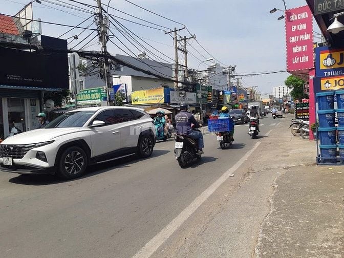 Bán nhà mặt tiền Đỗ Xuân Hợp tiện kinh doanh buôn bán đa nghành nghề.