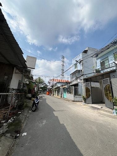 Bán nhà 2 lầu đường trương văn thành 3pn . Nhận nhà ở ngay 