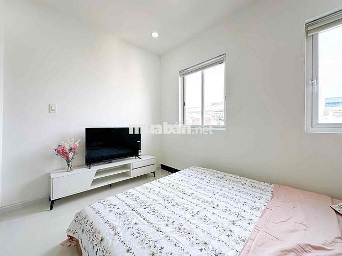 CHDV full nội thất 1pn ban công, cửa sổ máy giặt riêng ngay bờ kè HS