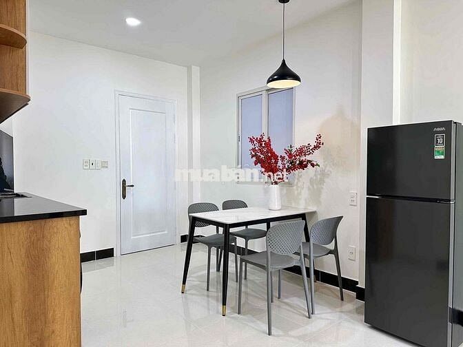 CHDV full nội thất 1pn ban công, cửa sổ máy giặt riêng ngay bờ kè HS