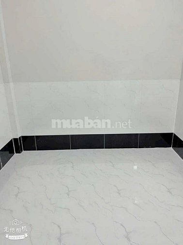 Bán nhà 104 m2 mới xây có sân rộng ở Ba Láng