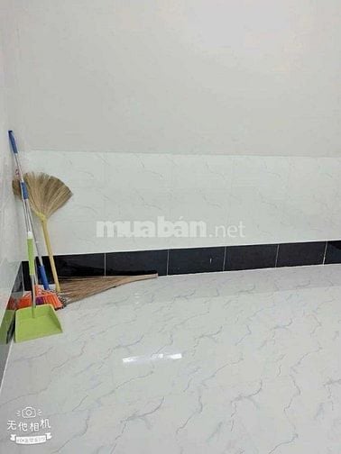 Bán nhà 104 m2 mới xây có sân rộng ở Ba Láng
