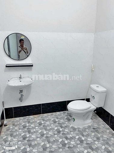 Bán nhà 104 m2 mới xây có sân rộng ở Ba Láng