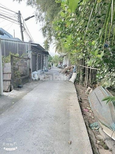 Bán nhà 104 m2 mới xây có sân rộng ở Ba Láng