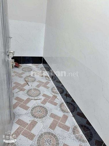 Bán nhà 104 m2 mới xây có sân rộng ở Ba Láng