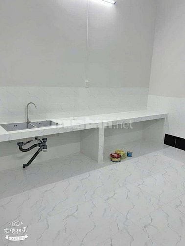 Bán nhà 104 m2 mới xây có sân rộng ở Ba Láng