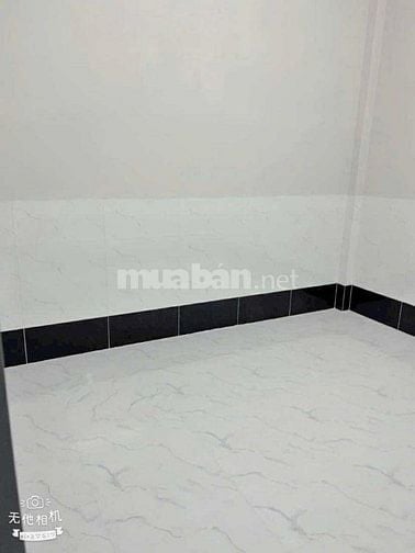 Bán nhà 104 m2 mới xây có sân rộng ở Ba Láng