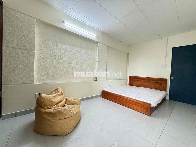 Căn hộ 55m2 2 Pn giữa trung tâm quận 1, 12 Võ Văn Kiệt