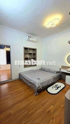 Hiếm! TT Phố Cổ Lý Nam Đế, lô góc, 65m2, 2 ngủ, mặt phố, full nội thất