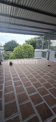 Cho thuê nhà mặt tiền Đông Thạnh 2, hướng Đông Bắc, đường 7,5m lề 10m 