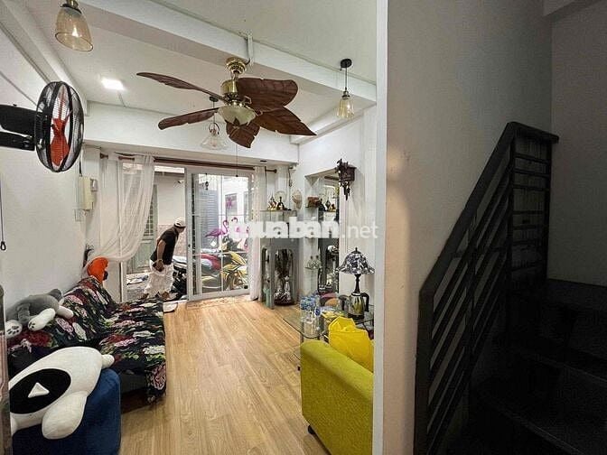 Cho Thuê Nhà 1 Trệt 1 Lầu 21m2 Mới Ngay Nhà Ga Bến Thành Vincom Quận 1