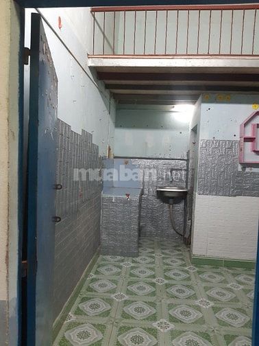 Phòng trọ giá rẻ, cạnh cafe Đặng M, cách đường Trần Hưng Đạo 20m