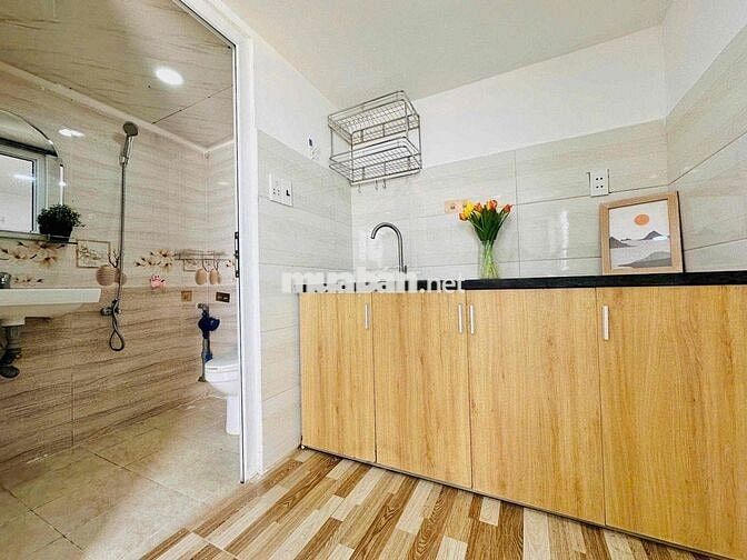 CHO THUÊ CHDV / NẰM NGAY SÁT CẦU CHỮ Y - NHÀ THANG MÁY - HẺM Ô TÔ