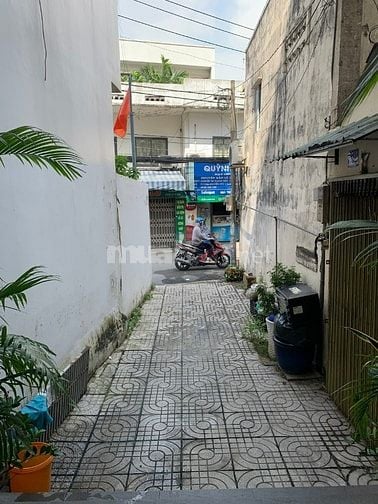 Cho thuê mặt bằng tầng trệt nhà mới hẻm xe hơi tiện kinh doanh 