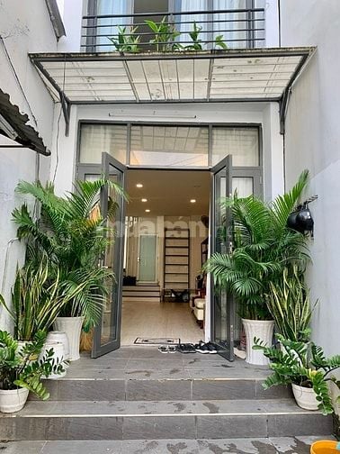 Cho thuê mặt bằng tầng trệt nhà mới hẻm xe hơi tiện kinh doanh 