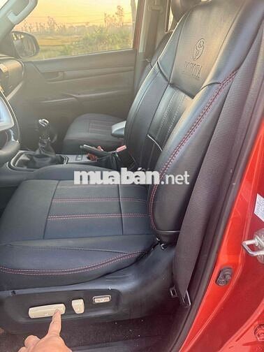 Toyota Hilux 20172.4E 4×2 mt - 100000 km