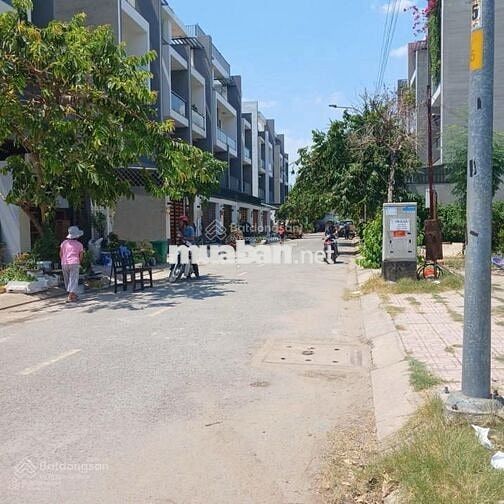 Bán ngay lô đất 50m2 ngay KDC An Sương giá 2 tỷ 8, sổ riêng