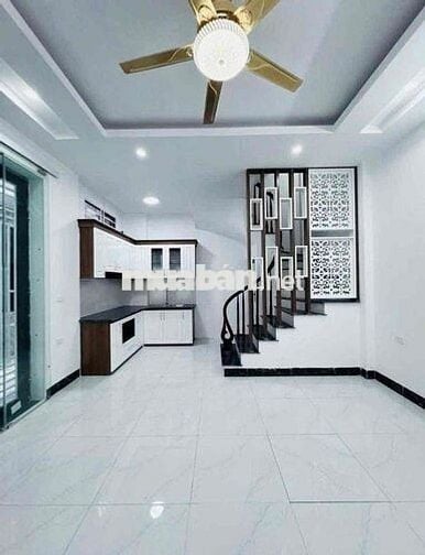 nhà mới. trung tâm thượng thanh long biên