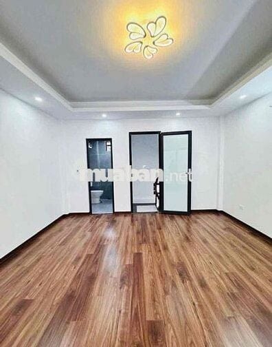 nhà mới. trung tâm thượng thanh long biên