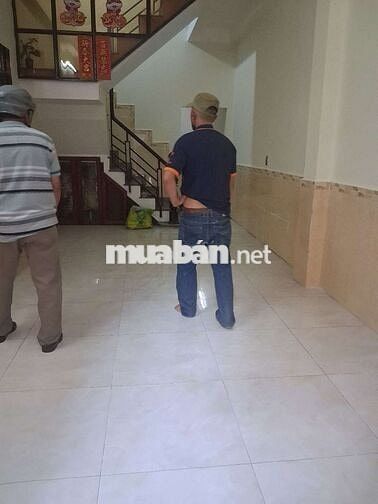 Cho thuê nhà mới hẽm thông đường trần thị trọng