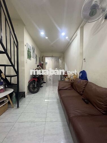 Nhà Tân Bình. 2 tầng đẹp. Hẻm thông lạc Lọng Quân