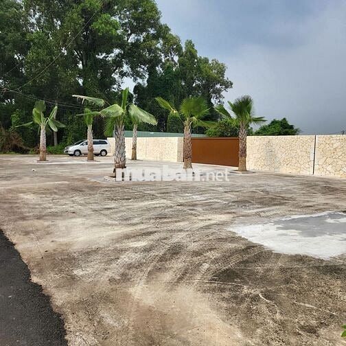 Bán khu nghỉ dưỡng ven hồ Lồ Ồ , giáp mặt hồ 2100m2 có 612m2 thổ cư