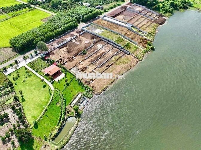 Bán khu nghỉ dưỡng ven hồ Lồ Ồ , giáp mặt hồ 2100m2 có 612m2 thổ cư