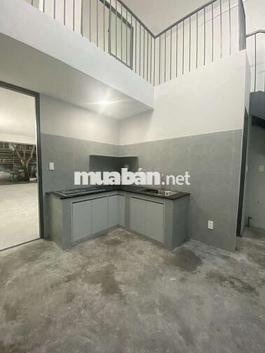 NHÀ HẺM XE TẢI KHU VỰC AN NINH NHÀ MỚI GIÁP Tân BÌNH