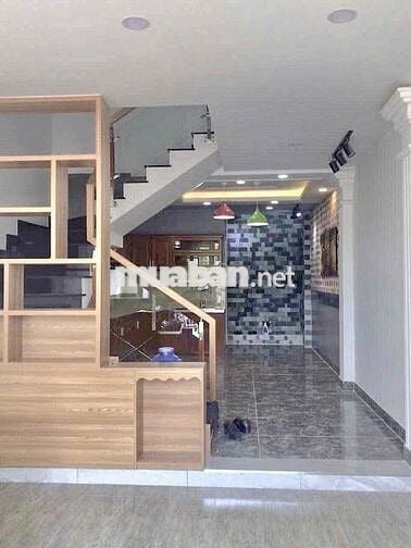 Nhà Sạch Sẻ DT 220m2 1Trệt 3Lầu 5Pn 5Wc Hẻm Trước Nhà 10M Xe Tải Đậu