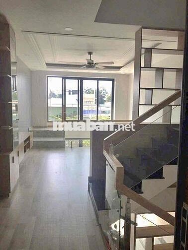 Nhà Sạch Sẻ DT 220m2 1Trệt 3Lầu 5Pn 5Wc Hẻm Trước Nhà 10M Xe Tải Đậu