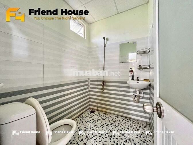 Phòng trệt nhiều cửa sổ trời, gác cao siêu thoáng