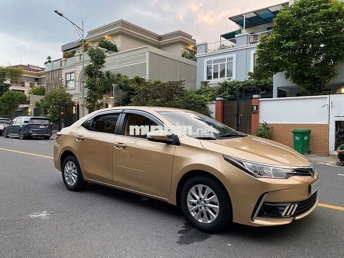 Bán xe Toyota Corolla Altis rất ít chạy 20000km