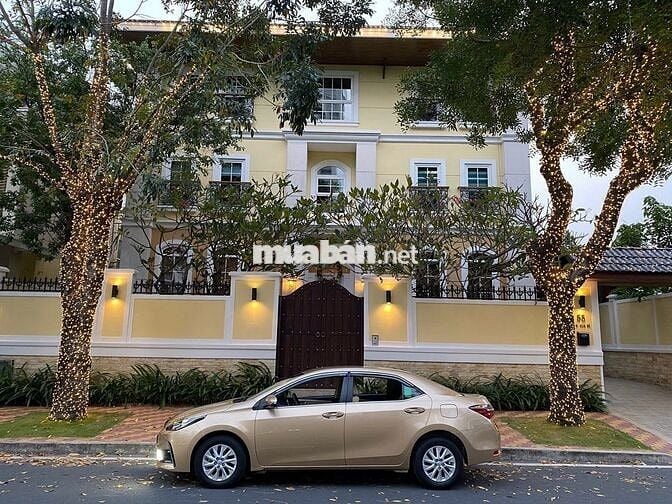 Bán xe Toyota Corolla Altis rất ít chạy 20000km