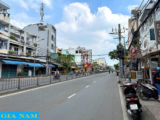 BÁN NHÀ 2 MẶT TIỀN TRƯỚC VÀ SAU : 192 BÀ HOM  - P. 13 - Q. 6 