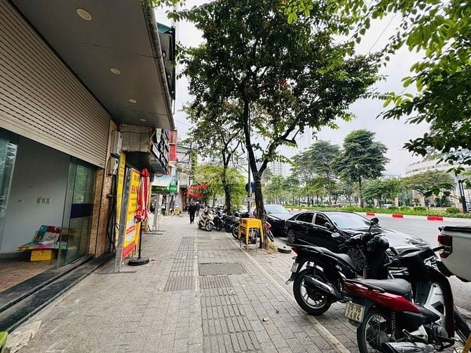 Bán nhà mặt phố Liễu Giai Ba Đình Hà Nội 65 tỷ. DT gân 100m2 nhà 6 tần