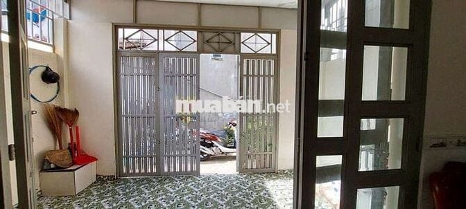 Cần bán gấp nhà đẹp  Đông Hưng Thuận