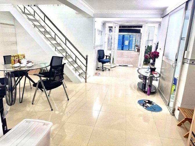 Quận 7, ngang hiếm 6,5, nở hậu tài lộc, 196m2, 2 tầng, nhỉnh nhẹ 11 tỷ