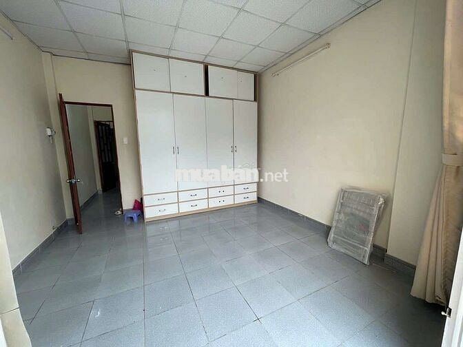 Ban công máy lạnh 22m2 bồn rửa tủ quần áo