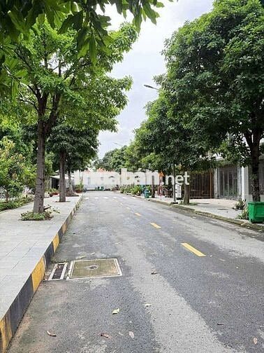 CHO THUÊ nhà 1 Trệt 2 Lầu gần sân vận động Đông hoà  Dĩ An