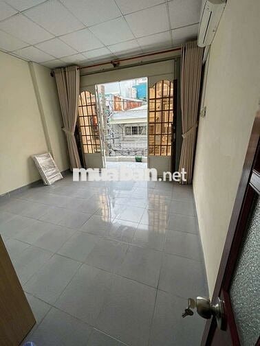 Ban công máy lạnh 22m2 bồn rửa tủ quần áo