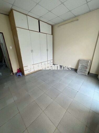 Ban công máy lạnh 22m2 bồn rửa tủ quần áo