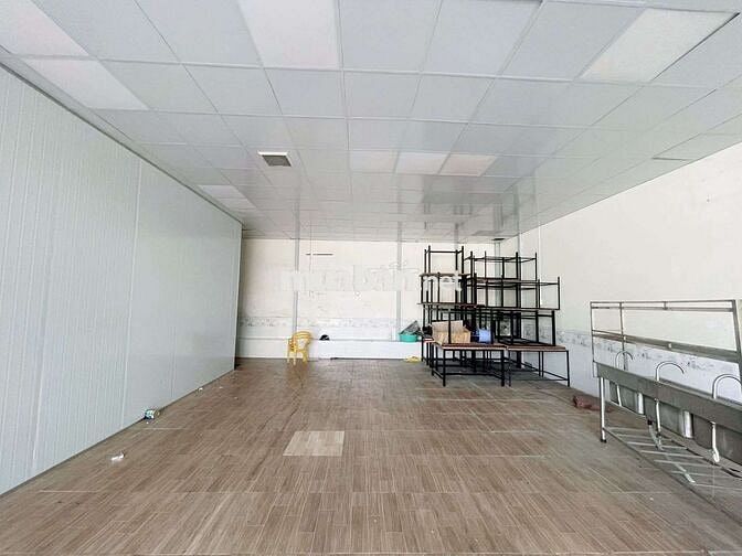 Cho thuê kho 200m2 sạch hẽm tải nhỏ gần chợ tân long