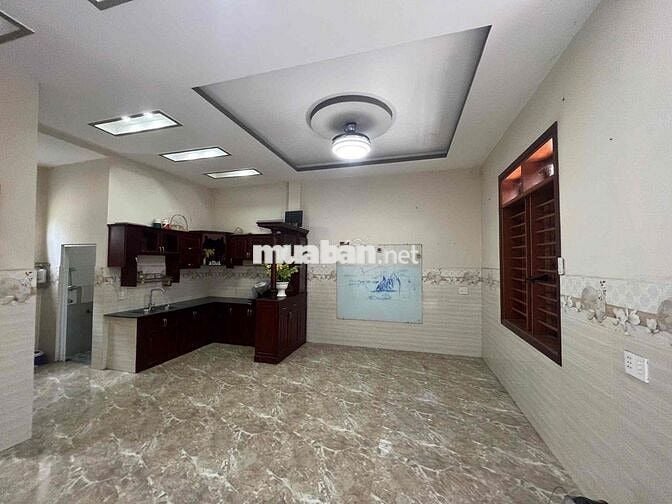 Cho thur nhà gần trường cấp 2 Tân Bình - Sân 2 xe hơi