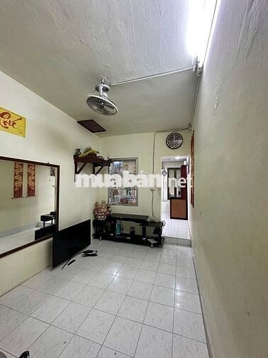 Cho thuê tập thể tầng 1 phố Minh Khai - 1 ngủ & 1 khách - 5 triệu